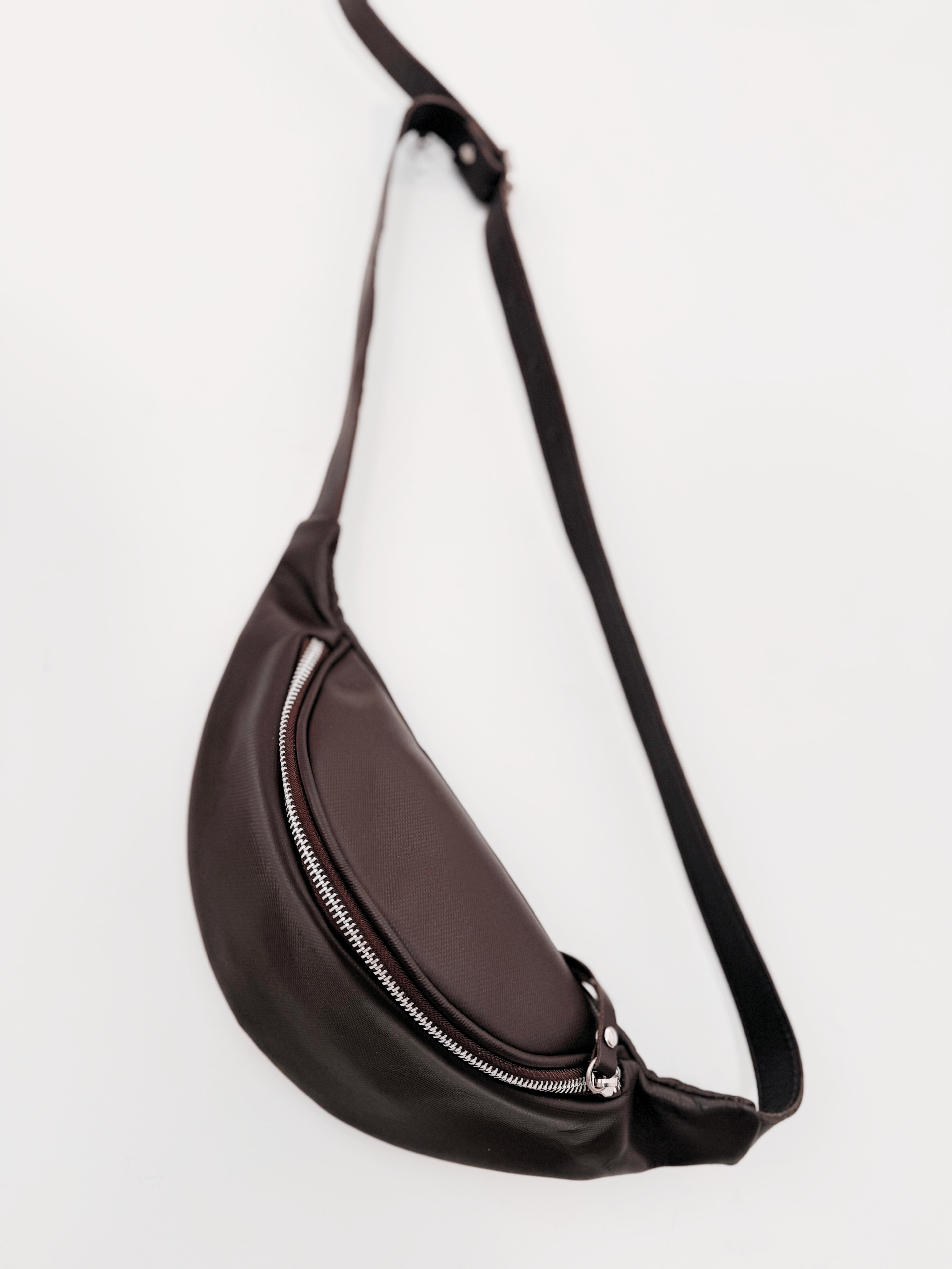 Riñonera de cuero marrón