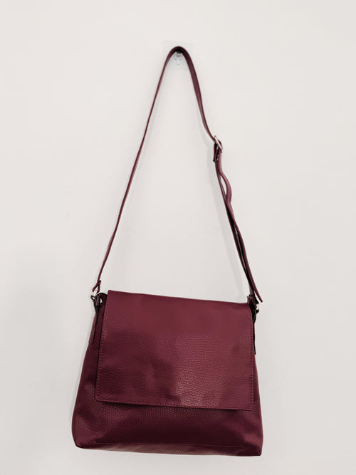 Bandolera de cuero burdeos