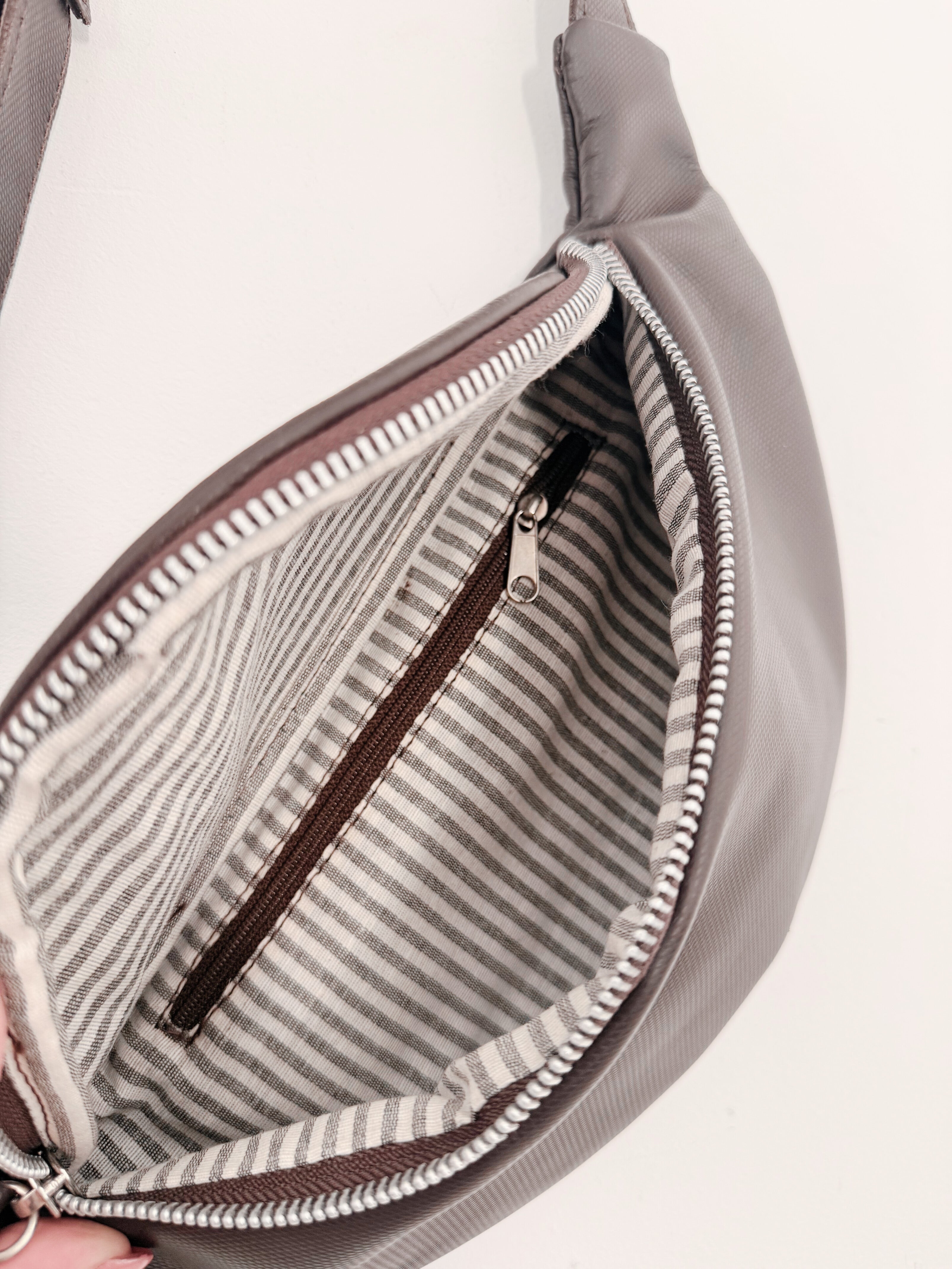 Riñonera de cuero marrón