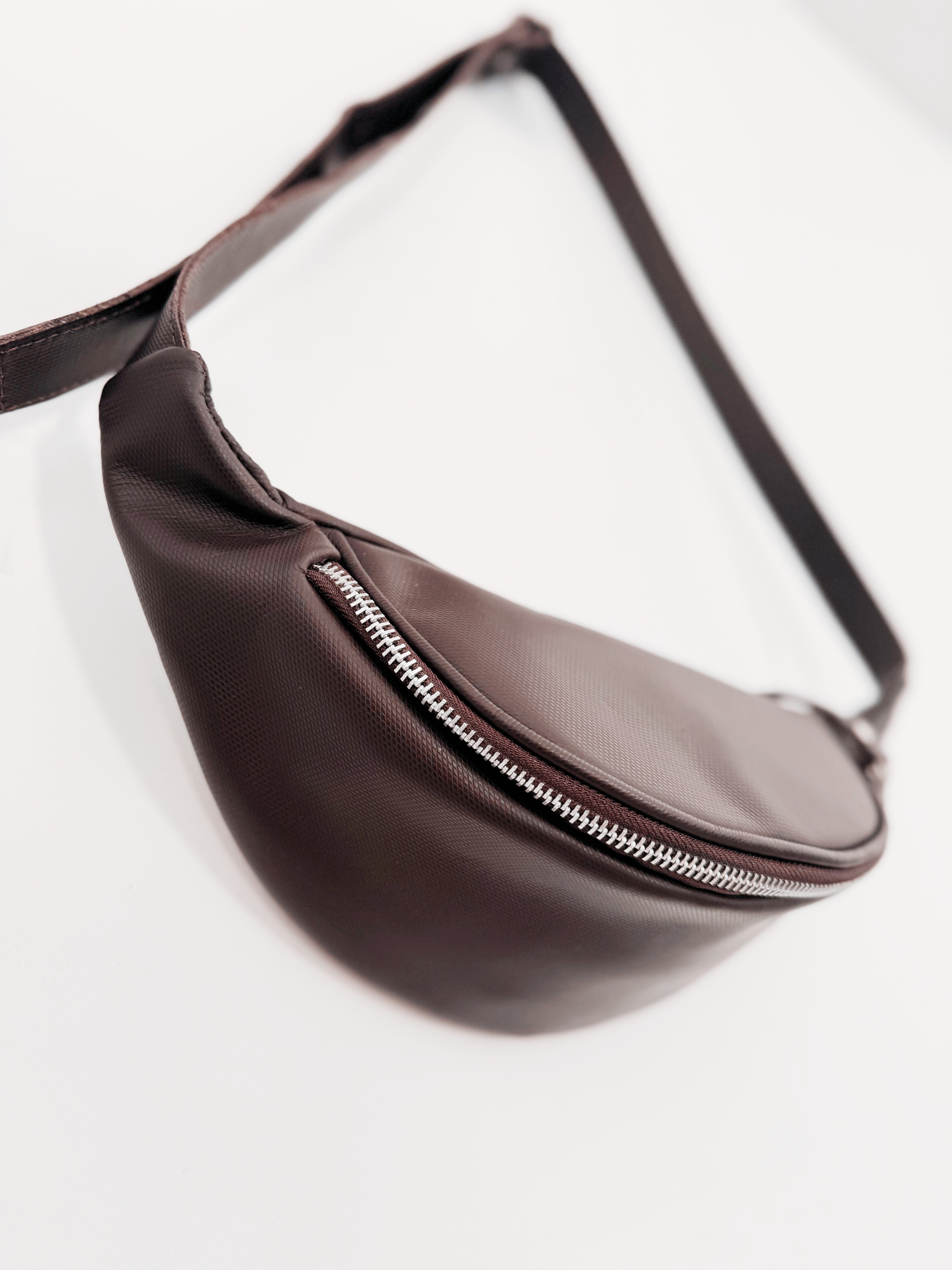 Riñonera de cuero marrón