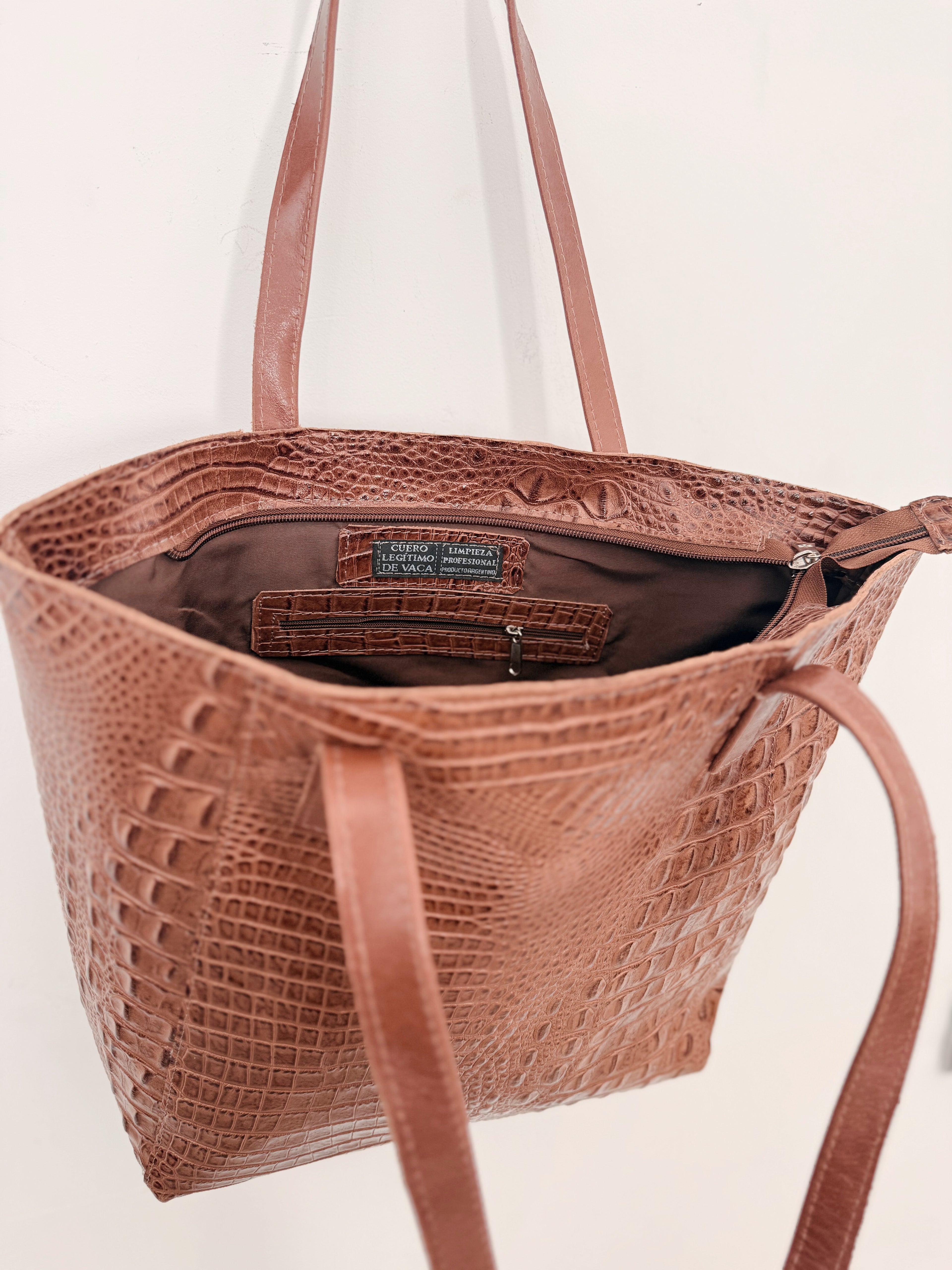 Bolso de cuero marrón efecto serpiente