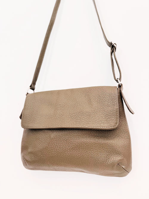 Bandolera de cuero verde oliva